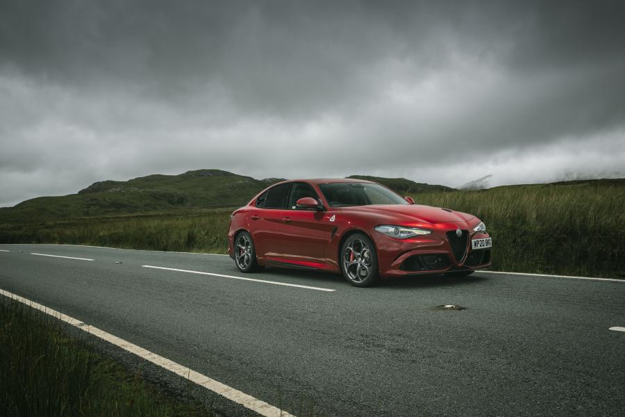  Alfa Romeo Giulia Quadrifoglio (952) 2020 года  (UK) (фото 19 из 34)
